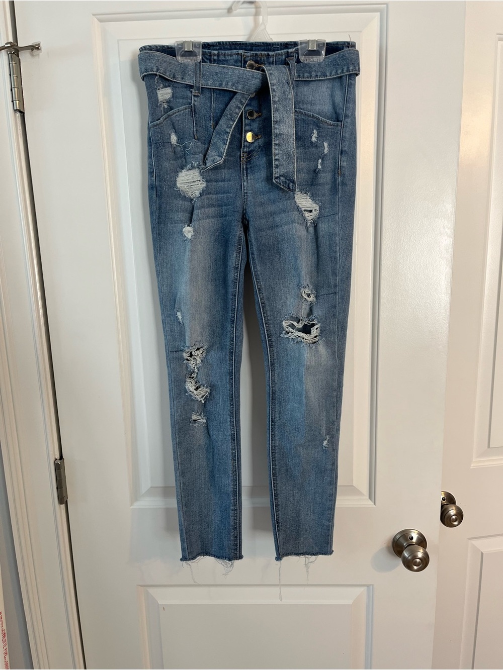 Almost Famous Distressed High-Rise Tie-Belt Women's Jeans - Blue, size 5